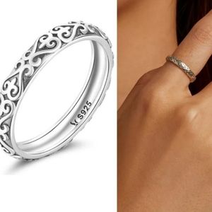 925 Sterling Silver Embossed Vintage Pattern Ring. Almost all photos taken by me